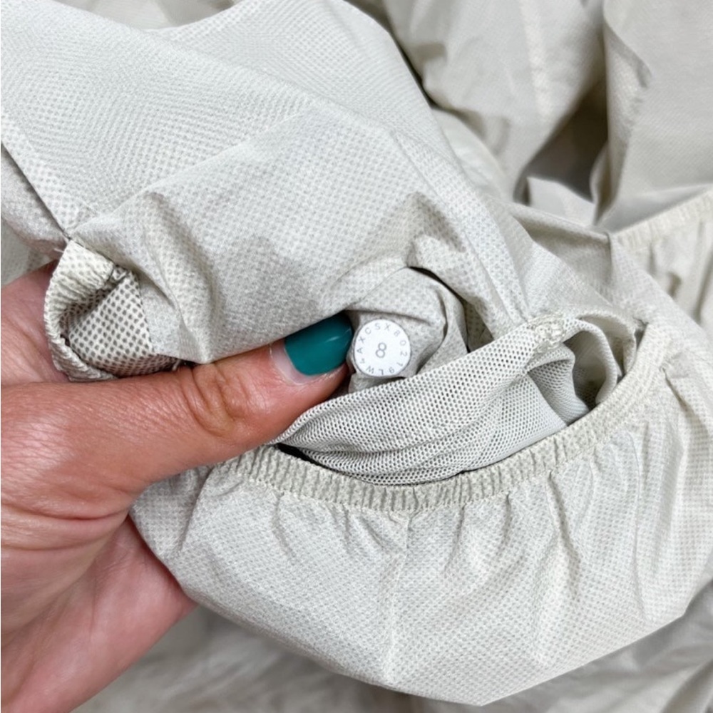 Lululemon Feel the Ease Jacket in Silverstone Size 8 - Picture 4 of 4